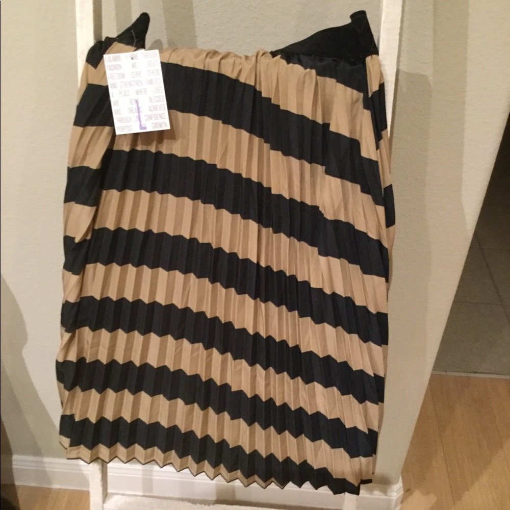 LuLaRoe Large Jill skirt NWT